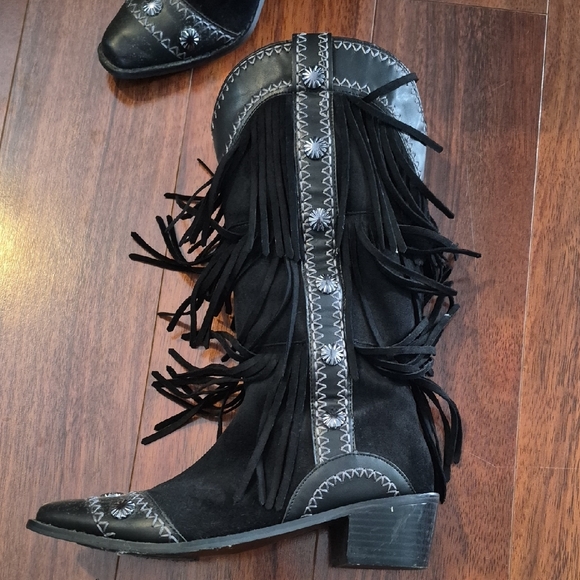 Western Cowboy Black Fringe Heeled Boots - Picture 2 of 4